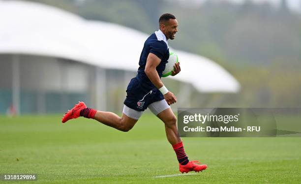 Dan Norton of Great Britain makes a break to score a try during the match between Ireland and Great Britain on day one of the International Rugby 7s...