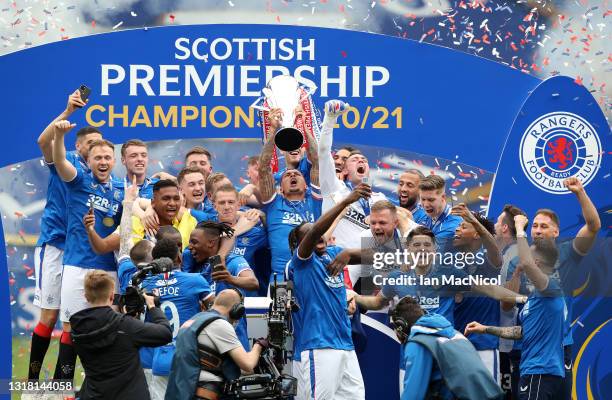 James Tavernier of Rangers lifts the Scottish Premiership Trophy in celebration with team mates following the Scottish Premiership match between...