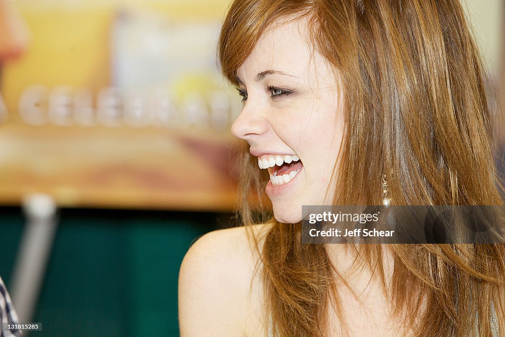 "Days Of Our Lives" Cast Sign Copies Of "Days Of Our Lives 45 Years: A Celebration In Photos" - March 5, 2011