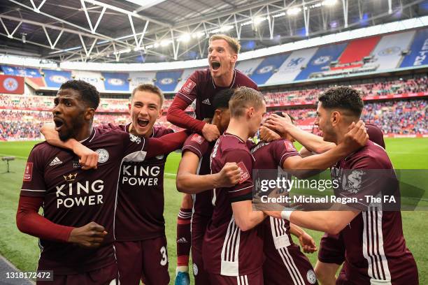 Youri Tielemans of Leicester City celebrates with team mates Marc Albrighton, Luke Thomas, Ayoze Perez, Wesley Fofana, Timothy Castagne and Kelechi...