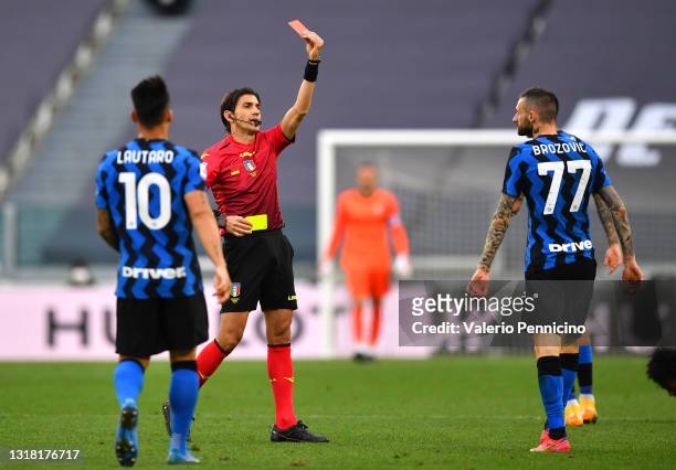 Referee, Giampaolo Calvarese shows Marcelo Brozovic of FC Internazionale a red card during the Serie A match between Juventus and FC Internazionale...