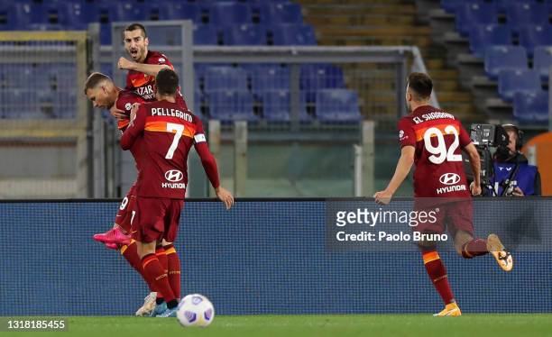 Edin Dzeko of A.S Roma celebrates with team mates Lorenzo Pellegrini, Stephan El Shaarawy and Henrikh Mkhitaryan after scoring their side's first...