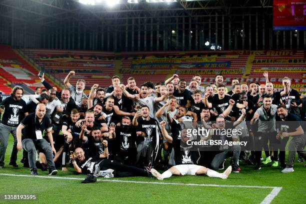 Besiktas celebrate winning the championship during the Turkish Super Lig match between Goztepe and Besiktas at Goztepe Gursel Aksel Stadi on May 15,...