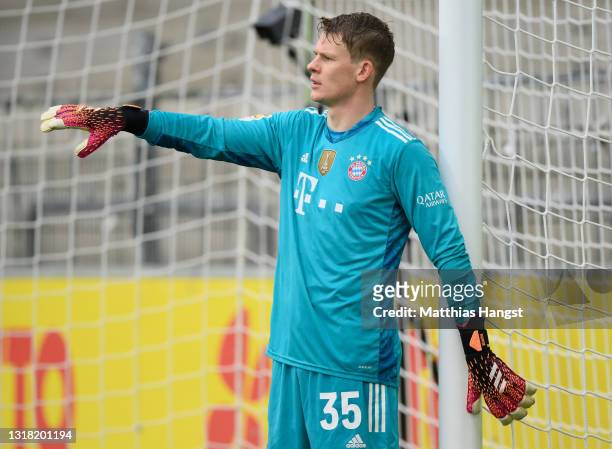 Goalkeeper Alexander Nuebel of FC Bayern München gestures during the Bundesliga match between Sport-Club Freiburg and FC Bayern Muenchen at...