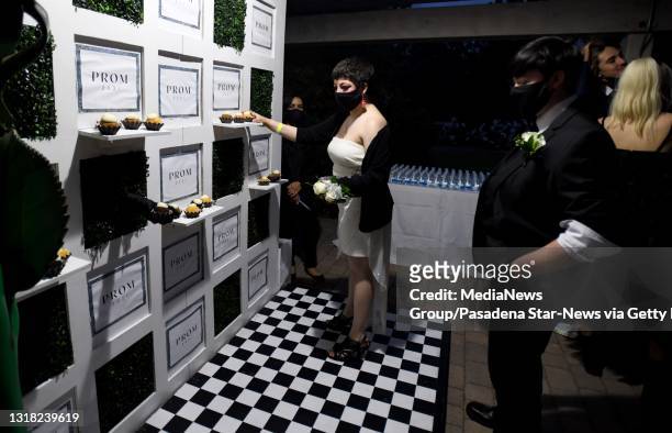 Palos Verdes Estates, CA Seniors receive cupcakes and water during a socially distanced Peninsula High School prom due to the Coronavirus Pandemic at...