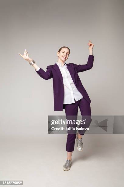 happy female model in purple outfit - purple suit fotografías e imágenes de stock