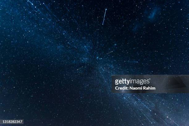 galaxy starburst in night sky - zoom imagens e fotografias de stock