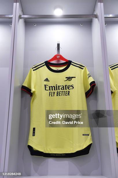 2,896 Arsenal New Away Kit Stock Photos, High-Res Pictures, and Images ...