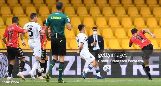 Gianluca Lapadula of Benevento Calcio scores their team's first goal during the Serie A match between Benevento Calcio and FC Crotone at Stadio Ciro...