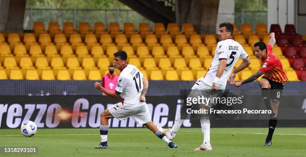 Gianluca Lapadula of Benevento Calcio scores their team's first goal during the Serie A match between Benevento Calcio and FC Crotone at Stadio Ciro...