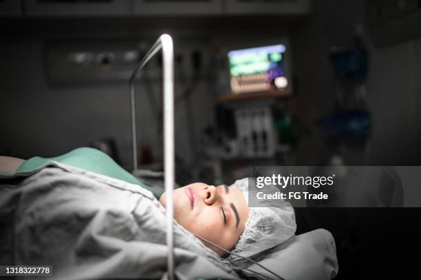 patient at operating room in hospital - operating table stock pictures, royalty-free photos & images