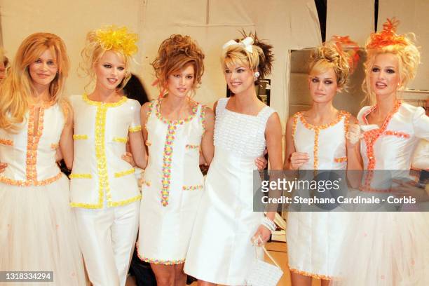 Top Models Claudia Schiffer, Eva Herzigova, Cindy Crawford, Linda Evangelista, Amber Valletta and Karen Mulder pose backstage during the Chanel Ready...