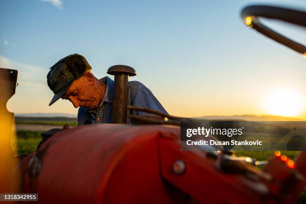 Farm Tractor Maintenance Photos and Premium High Res Pictures - Getty ...