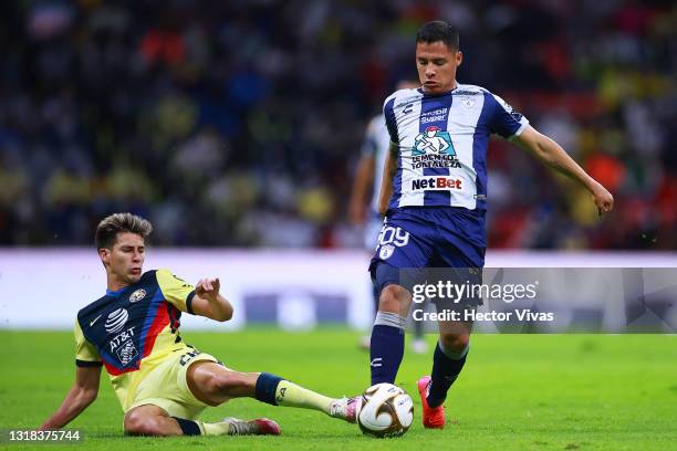 Mauro Lainez of America struggles for the ball against Roberto de la Rosa of Pachuca during the quarterfinals second leg match between America and...