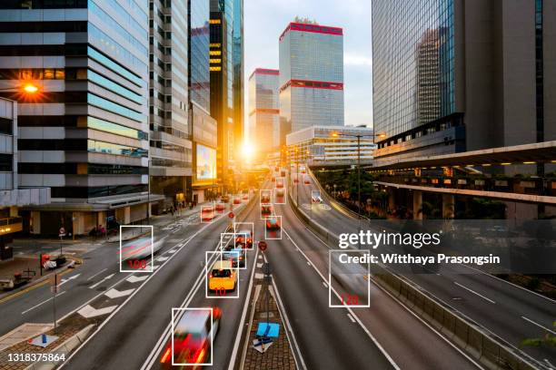 machine learning analytics identify vehicles technology , artificial intelligence concept. software ui analytics and recognition cars vehicles in city. - automatisiertes fahren stock-fotos und bilder