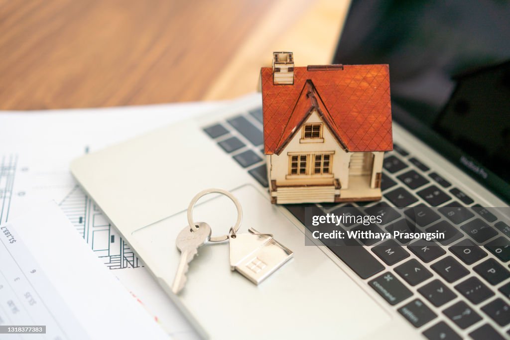 Houses of different size with different value on stacks