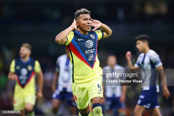 Roger Martínez of America celebrates after scoring the third goal of his team during the quarterfinals second leg match between America and Pachuca...