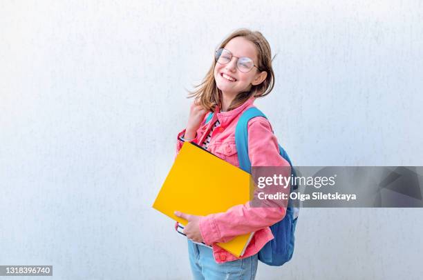 teenage girls with backpack - college girl pics ストックフォトと画像