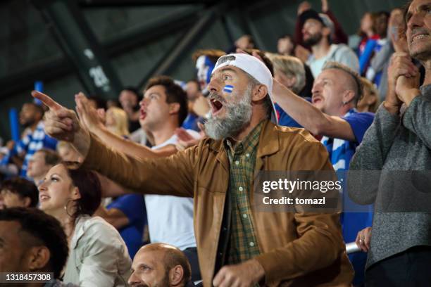 opgewekte voetbalfans in de kleuren van de club - club soccer stockfoto's en -beelden