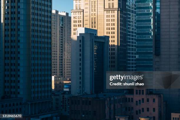 the sun shines on the skyscrapers - high dynamic range imaging stockfoto's en -beelden