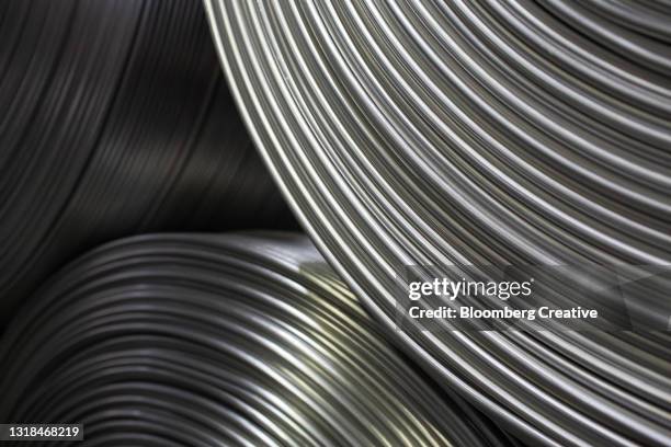 aluminium coils - rolling foto e immagini stock