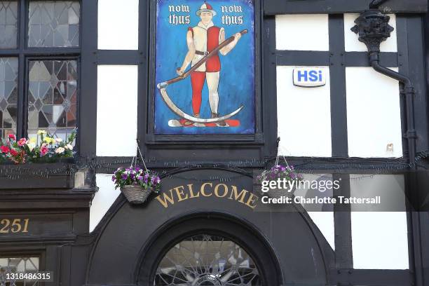 Boltom Sign Welcome To England Sign Photos and Premium High Res Pictures - Getty Images