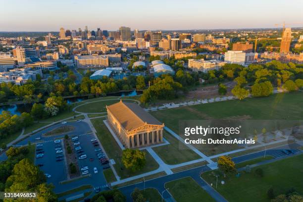 aerial view of the parthenon in nashville, tennessee - nashville parthenon stock pictures, royalty-free photos & images