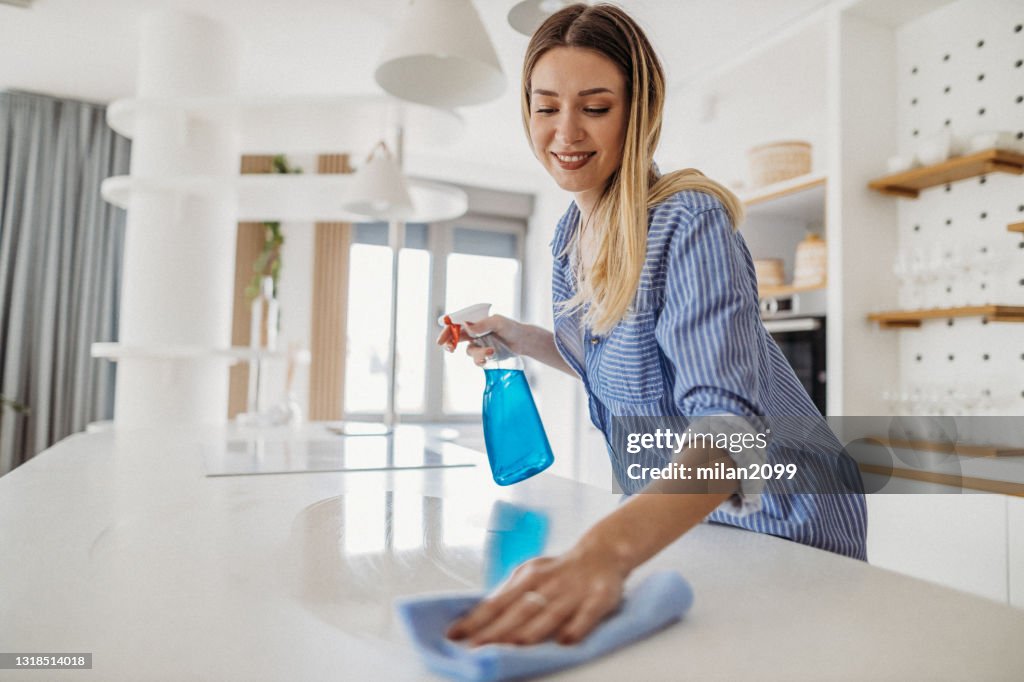 Femme à la maison