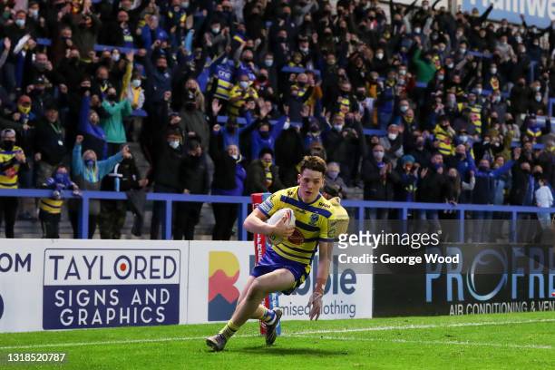 Josh Thewlis of Warrington Wolves scores their sides third try during the Betfred Super League match between Warrington Wolves and Huddersfield...