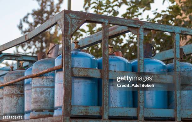 of gas cylinders in truck - gas truck stock-fotos und bilder