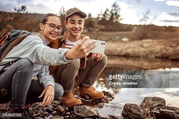 voor onze ouders - animal selfies stockfoto's en -beelden