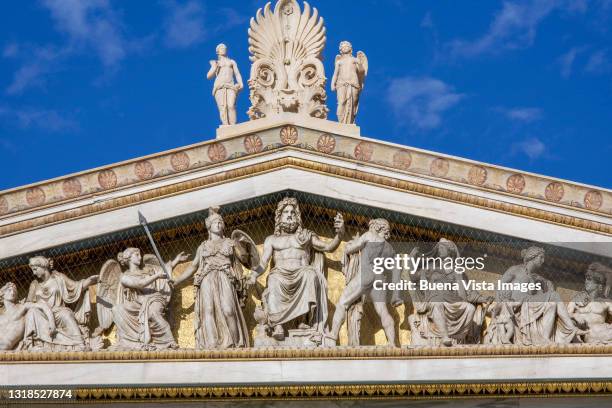 classical greek statues on a temple. - zeus stockfoto's en -beelden