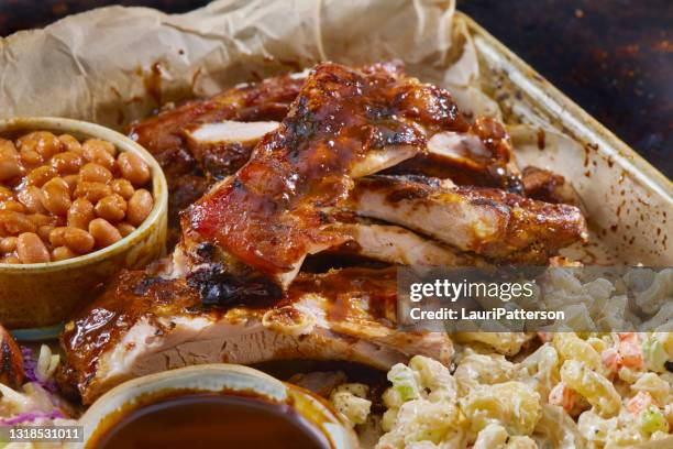 bbq pork ribs plater - smoked bbq ribs stock-fotos und bilder