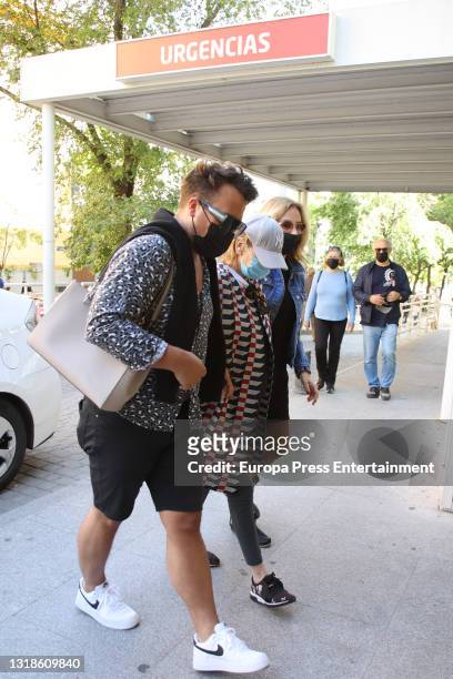 Mila Ximenez arrives at the Hospital La Luz to continue her treatment for the cancer she is suffering from, accompanied by Belen Rodriguez and a...