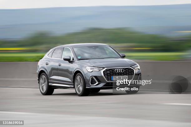audi q3 sportback - suv stock-fotos und bilder