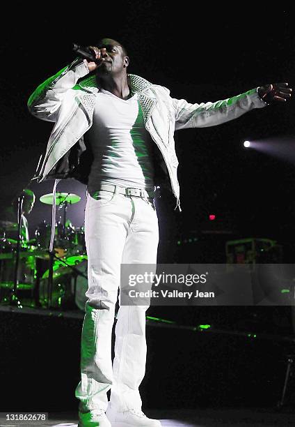 Akon Rapper Concert 174 Usher Akon In Concert Stock Photos, High-Res Pictures, and Images ...