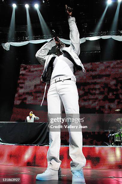 Akon Rapper Concert 220 Usher Akon In Concert Stock Photos, High-Res Pictures, and Images ...