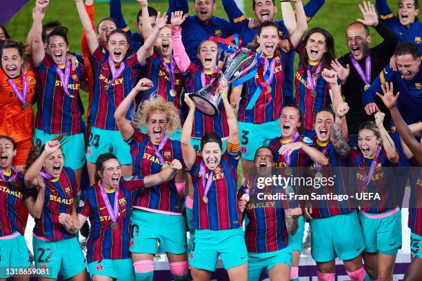 Vicky Losada of FC Barcelona lifts the trophy after winning the UEFA Women's Champions League Final match between Chelsea FC and Barcelona at Gamla...