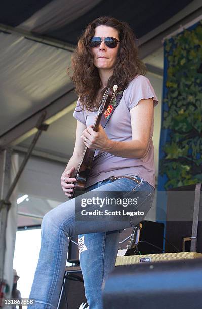 61 Paul Simon Edie Brickell Photos & High Res Pictures - Getty Images