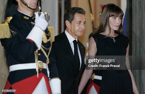 France's President Nicolas Sarkozy and First lady Carla Bruni-Sarkozy wait for the arrival of China's President at a state dinner honouring visiting...