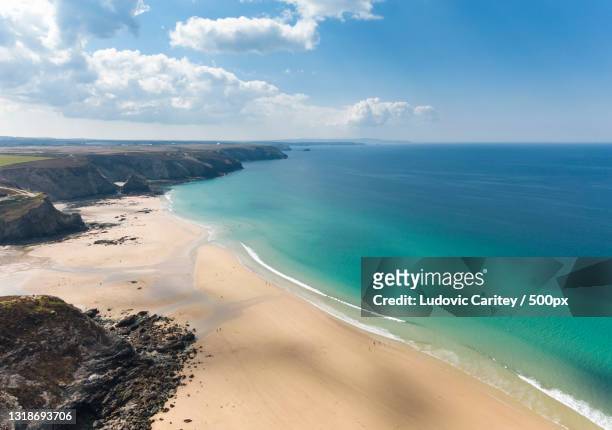 scenic view of beach against sky,porthtowan,truro,united kingdom,uk - truro cornualha - fotografias e filmes do acervo
