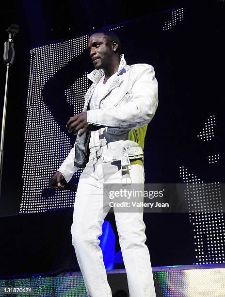 Akon Rapper Concert 220 Usher Akon In Concert Stock Photos, High-Res Pictures, and Images ...