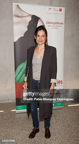 Spanish actress Elena Anaya attends 'La Maleta de los Nervios' photocall at Canal Theatre on April 13, 2011 in Madrid, Spain.