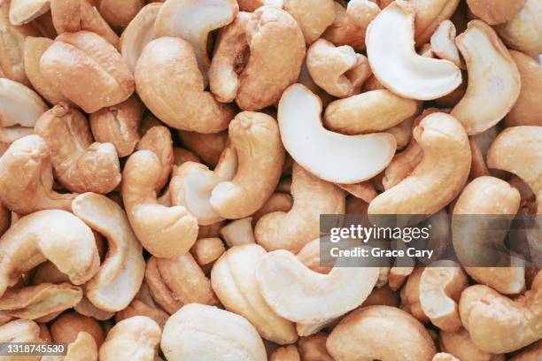 roasted cashews - cashew ストックフォトと画像