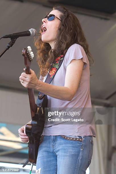 61 Paul Simon Edie Brickell Photos & High Res Pictures - Getty Images