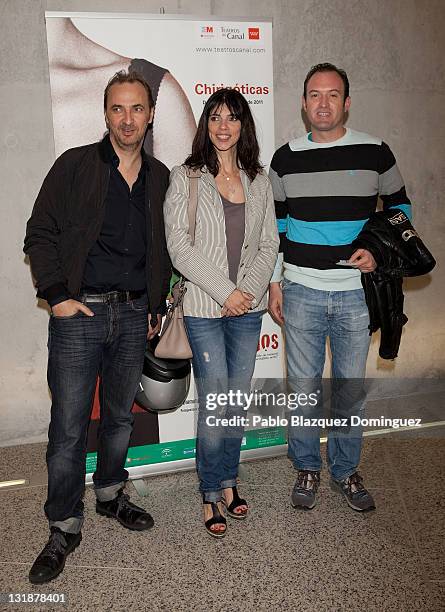 Pedro Larranaga, Maribel Verdu and Alex O'doherty attend 'La Maleta de los Nervios' photocall at Canal Theatre on April 13, 2011 in Madrid, Spain.