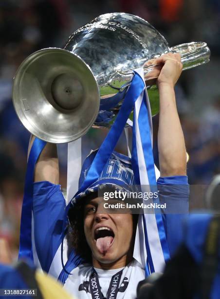 David Luiz of Chelsea celebrates with the trophy after Chelsea's victory in the UEFA Champions League Final between FC Bayern Muenchen and Chelsea at...