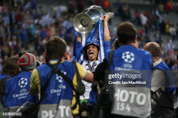 David Luiz of Chelsea celebrates with the trophy after Chelsea's victory in the UEFA Champions League Final between FC Bayern Muenchen and Chelsea at...