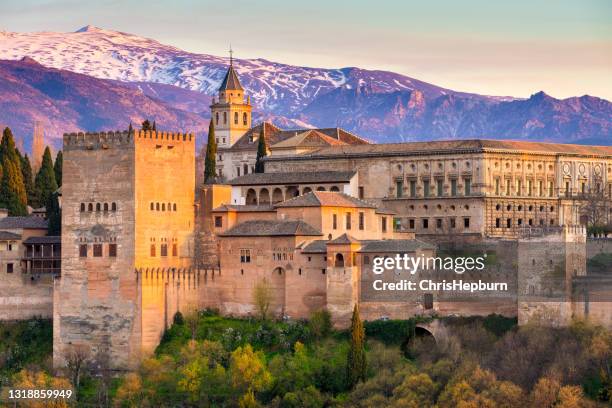 the alhambra palace at dusk in granada, andalucia, spain - alhambra spain stock pictures, royalty-free photos & images