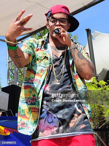 Bobby Spring Rapper Bobby Brackins Photos and Premium High Res Pictures - Getty Images